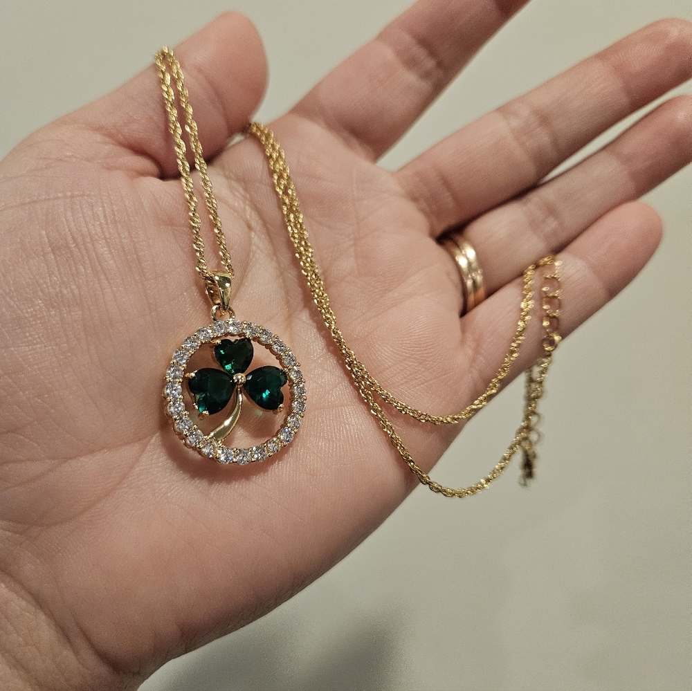 Elegant Gold Necklace With Green Clover Pendant